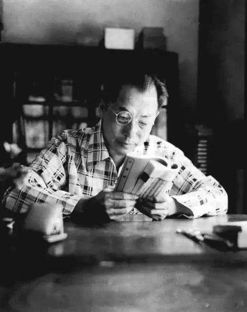 幽禁期间，张学良和夫人赵一荻罕见留影，可以看出他们的真实颜值