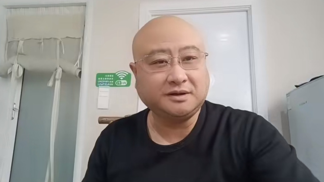 网红“片汤哥”去世，妻子小其18岁儿子1岁，患高血压体重超200斤