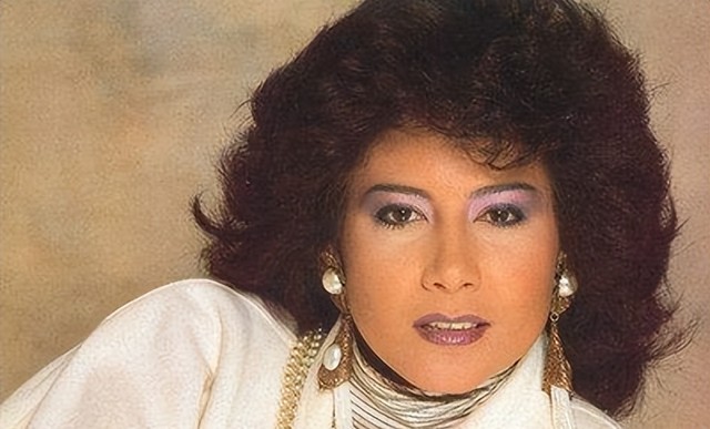 70岁香港歌后炮轰那英,敢拿冠军是自取其辱,听听自己在唱什么