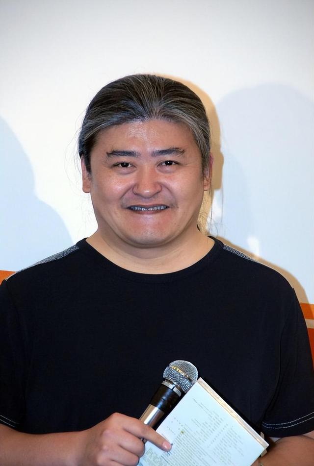 歌王刘欢近况堪忧:嗜酒如命,身患“不死癌症”,年仅60满头白发