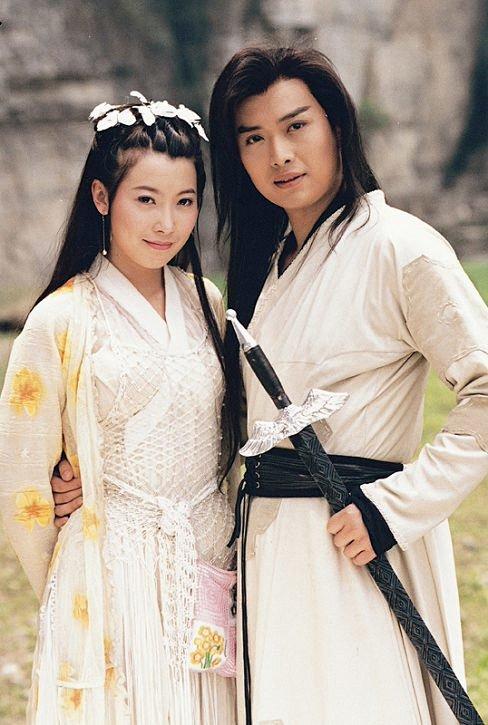 曝刘晓庆与第4任老公已离婚,目前有8个男友,与小鲜肉合影曝光