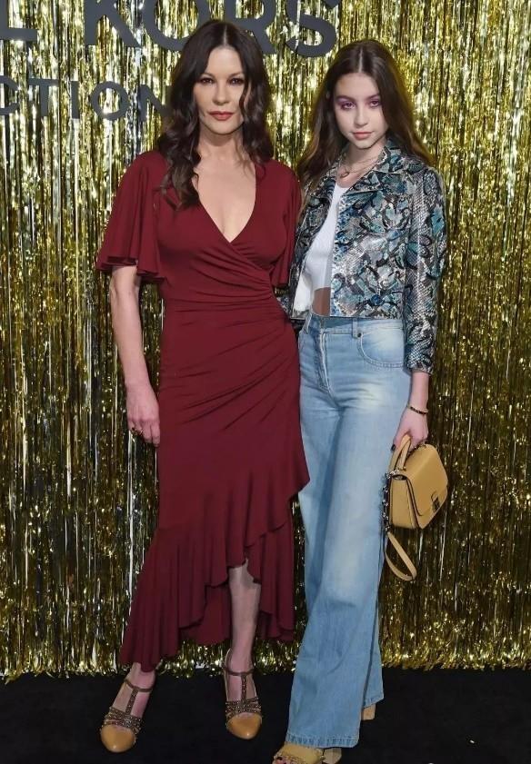 泽塔·琼斯:英国第一美人,从艳压球花到颜值崩塌,婚姻摧残至深