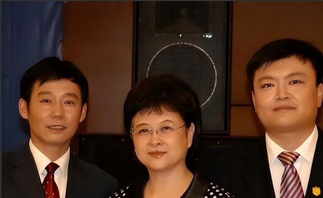 她是央视主持人,退休五个月在儿子家离世,临终26字遗言令人深思