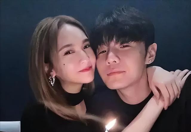 别着急封杀她,让全世界都来看看她有多蠢!