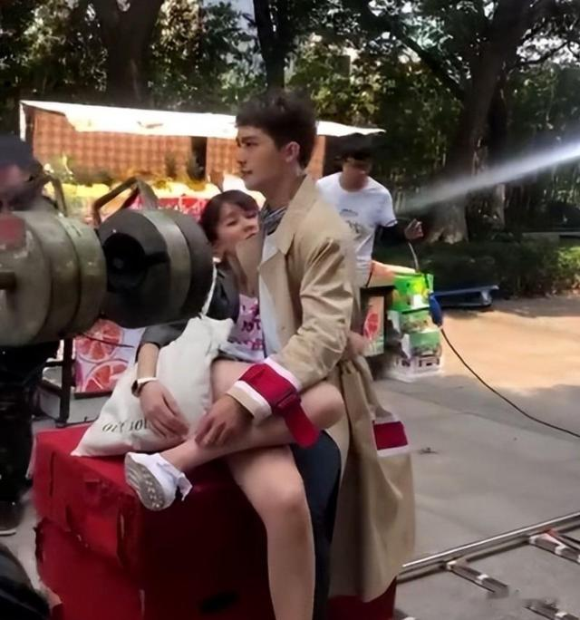 硅胶假身材、抱不起女主、连弓都拉不开!内娱男星虚到你无法想象