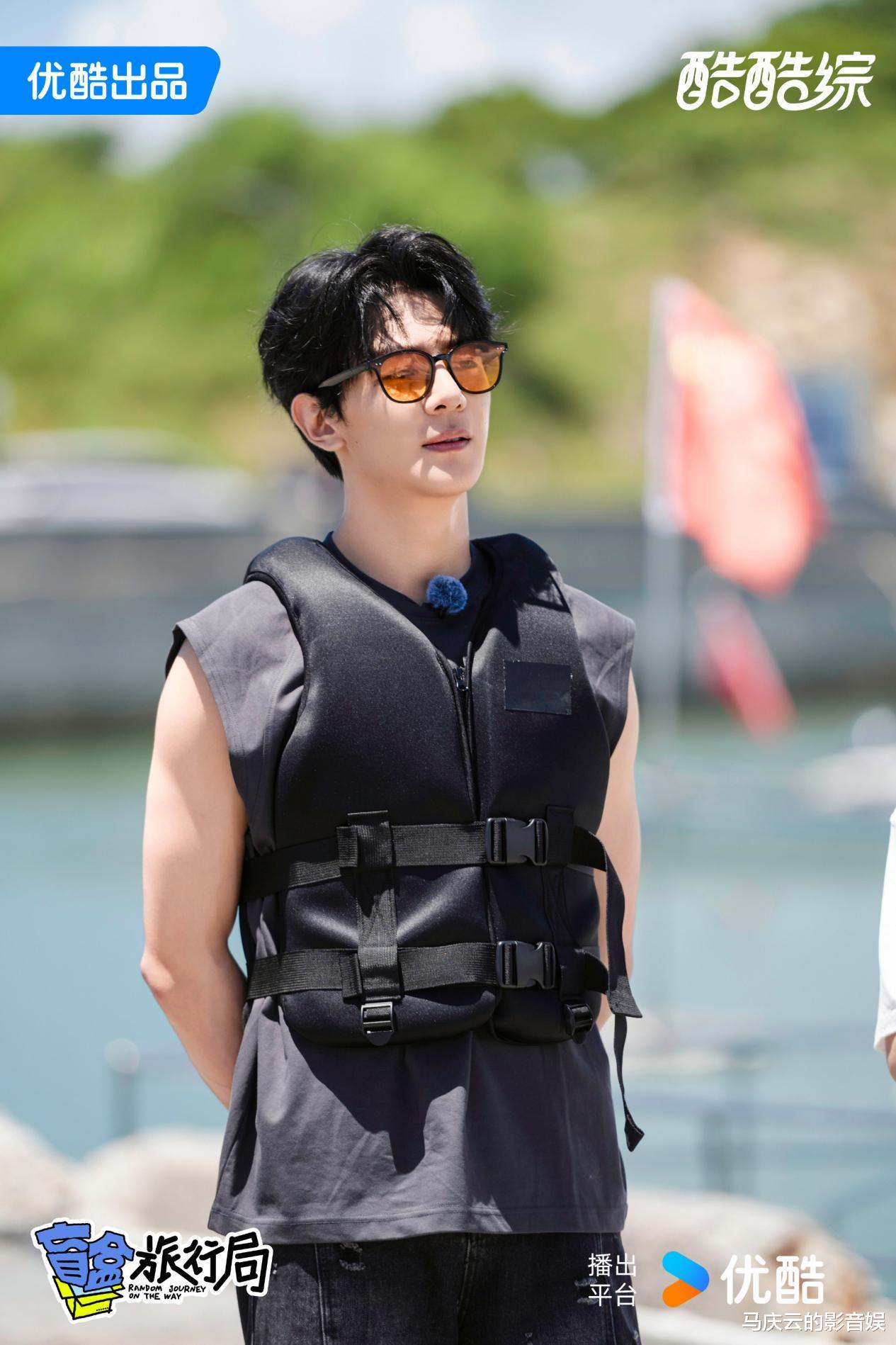 《盲盒旅行局》首播，明星云集，抓鸭子最有趣，钱终于不好赚了