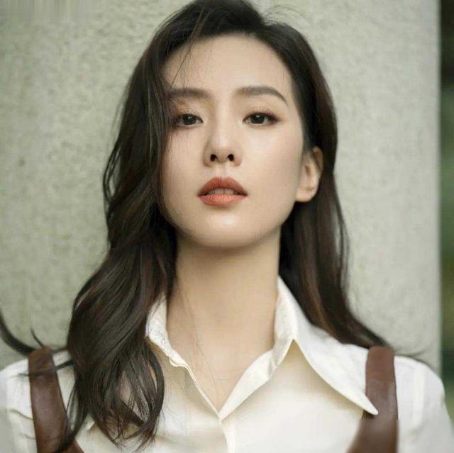 娱乐圈十大素颜美女榜单揭晓,李沁上榜,第一名美若天仙!