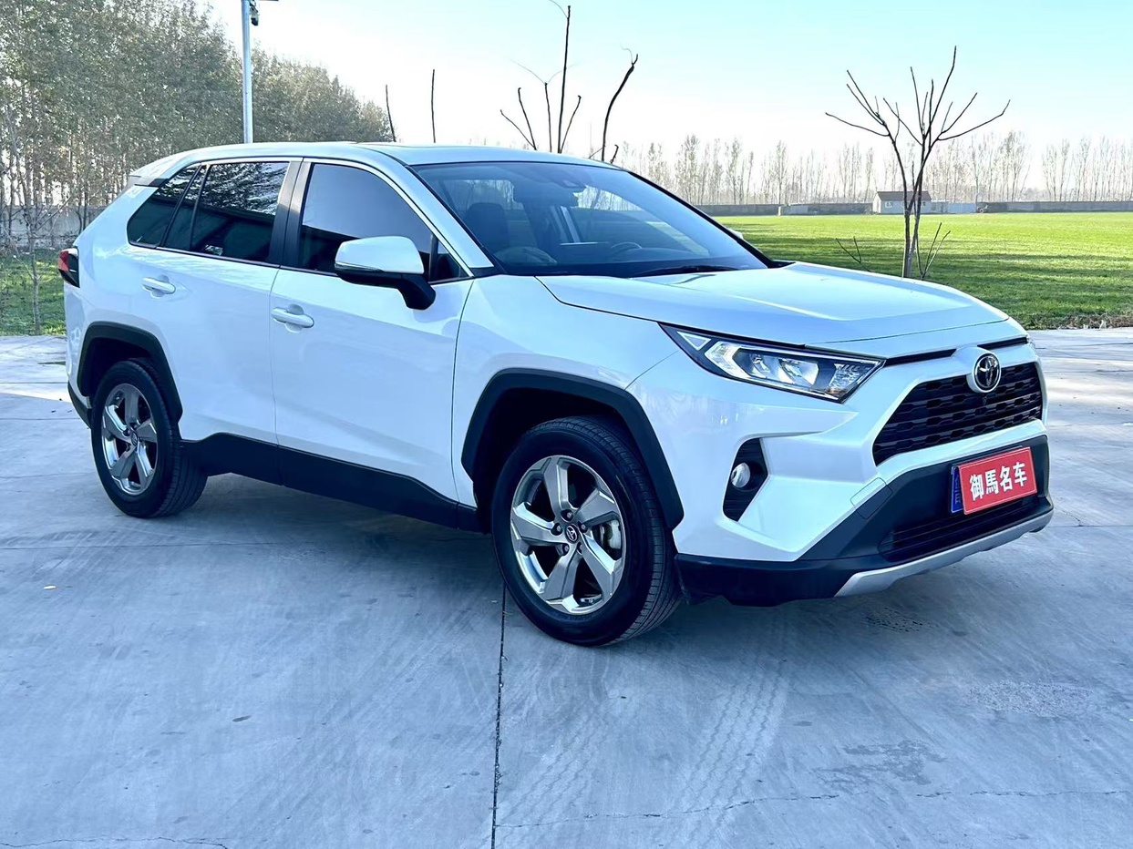 一手丰田RAV4荣放，城市SUV也能兼顾诗和远方
