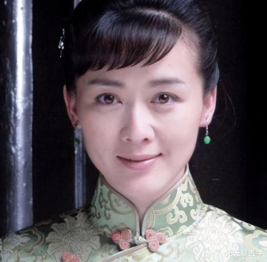 她靠一部剧吃一辈子,二婚嫁给一名穷小子,如今丈夫红到令人嫉妒