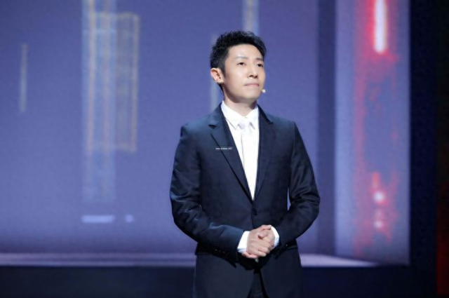 撒贝宁主持节目,一位院士念错字,撒贝宁却说:我也想跟您这样读