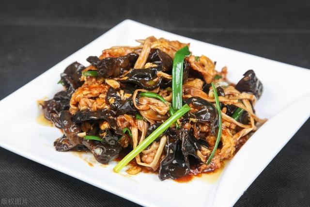 北京人喝酒必上的7个“硬菜”，道道经典好吃，去尝过的人都说好