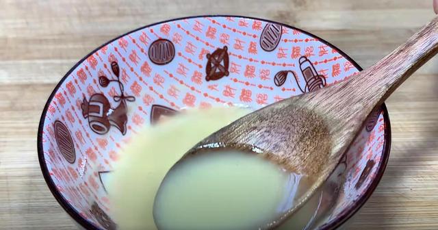 入秋后多吃这小饼,=外酥里软,葱香味浓郁,我家一周吃8次,真香