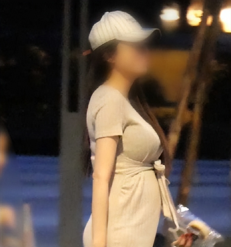 欧弟官宣三胎女儿出生,晒照笑称活在女儿国,女友已转正低调卖旧居