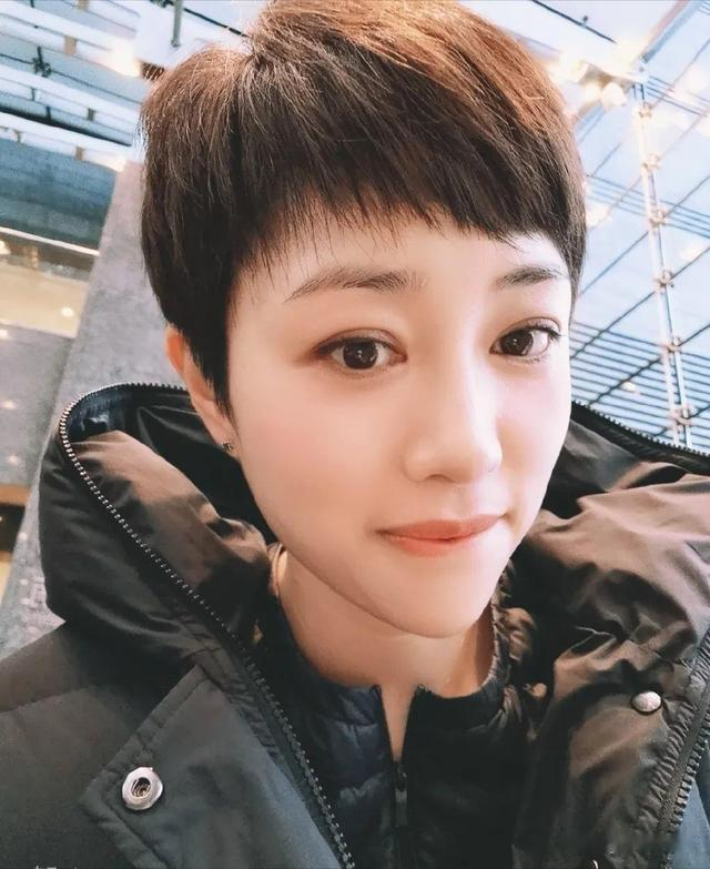 张龄心:坚持不育不婚18年,退休就去养老院,如今她打了自己的脸