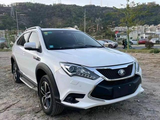 比亚迪打响新一轮混动普及战，王牌SUV不到5万，日系压力大了