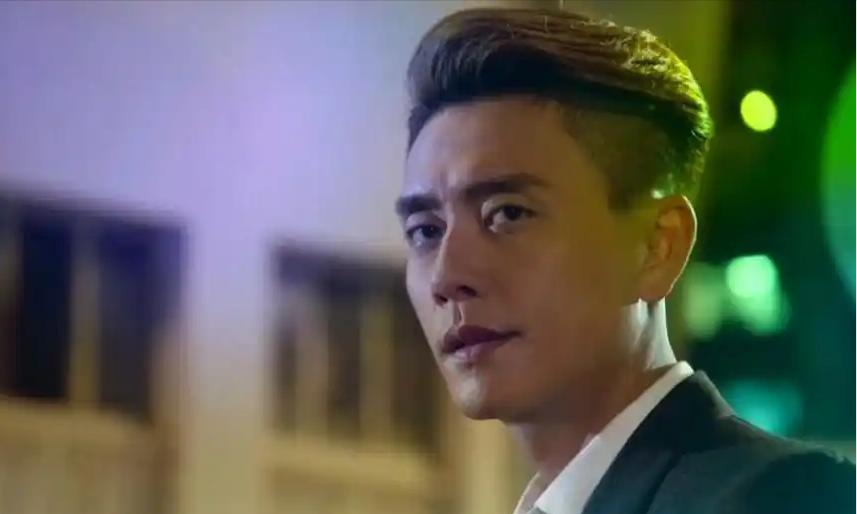 29秒引爆热搜，消失8年的霍建华官宣喜讯，48岁林心如功不可没