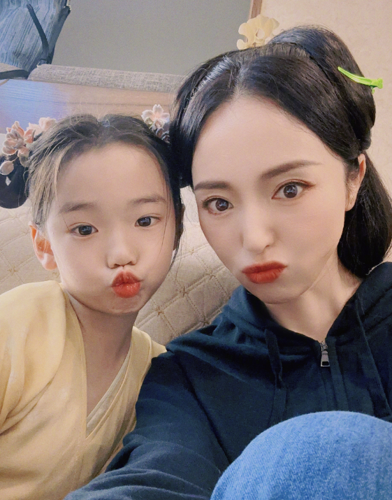 梅婷11岁女儿出道？与妈妈共用一张脸，获赞“最美星二代”