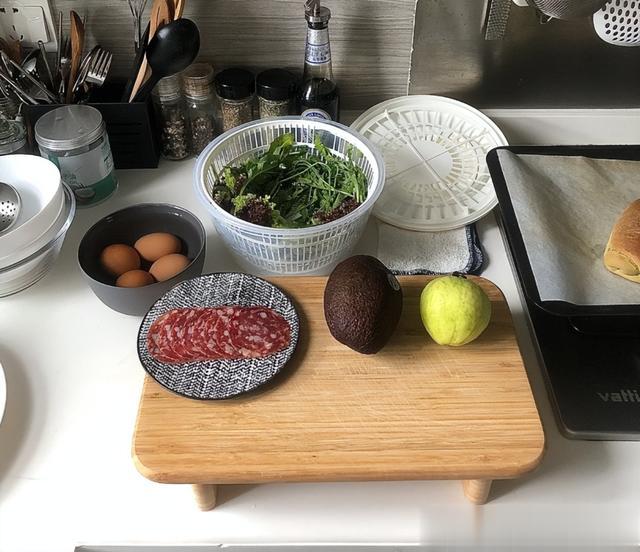 女子晒离婚后和闺女的伙食，引起热议，网友：没有对比就没有伤害