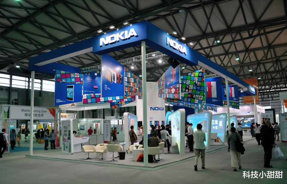 新诺基亚7610王炸开局：双孔屏+7镜头，网友：苹果的创新又被抢了