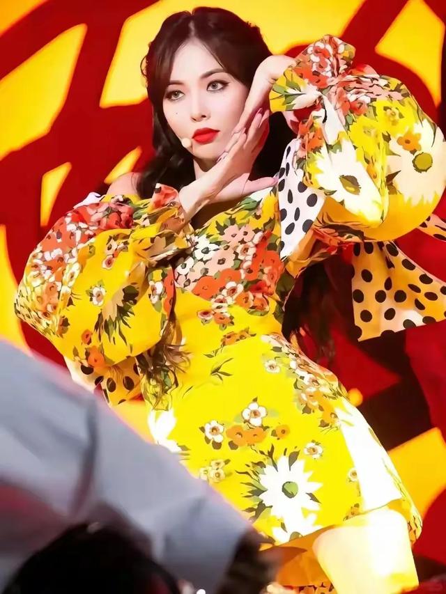 这谁能顶得住嘛!金泫雅,这身材是真的绝!