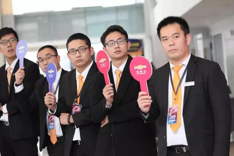 同事签订800万订单，老板奖励一份“大”红包，隔天同事直接辞职