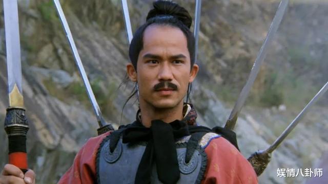 65岁李子雄和42岁娇妻雅琦赶大集，李子雄硬朗无比，雅琦素颜美极了