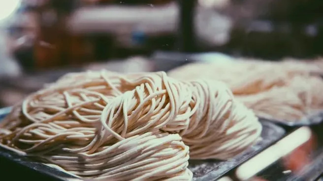 买面条时注意，这3种面条不建议购买，家里有的也赶紧扔掉，别大意