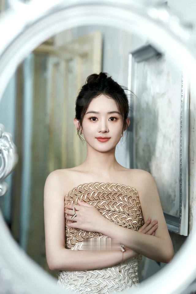 赵丽颖全新高定油画里的美人 看得出她是甜心公主!