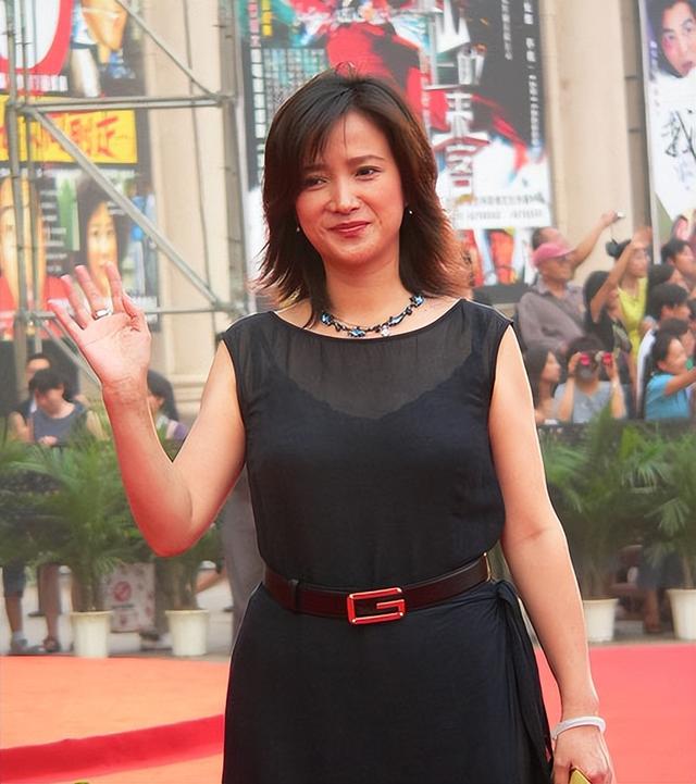 9位娱乐圈的“半截美人”,看脸绝美,但腿粗、虎背熊腰是硬伤