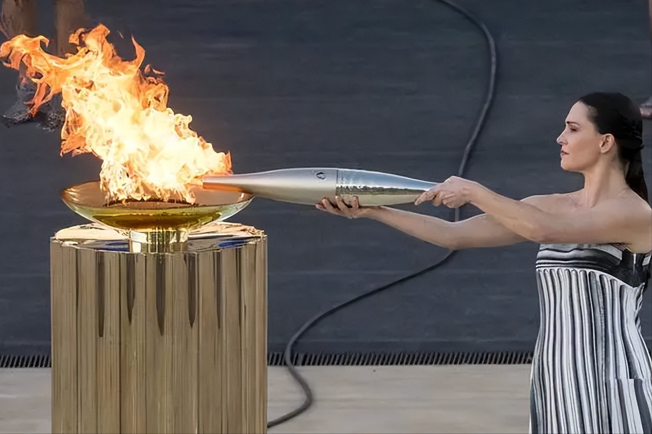 脸丢大了！中国5位明星担任奥运火炬手，官方只承认一位，是谁