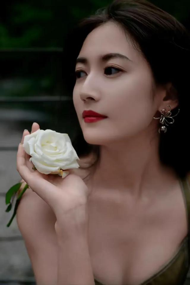 “揭秘陈钰琪的魅力秘诀，她的成功背后有哪些不为人知的故事？”