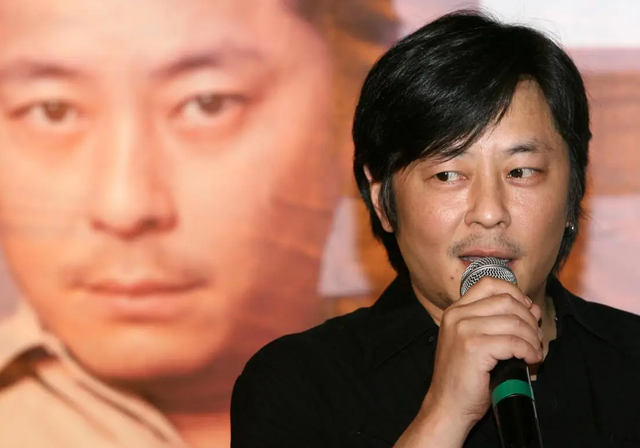 谢霆锋终于不再背锅,王杰“毒哑之谜”被曝光,换作谁都无法承受