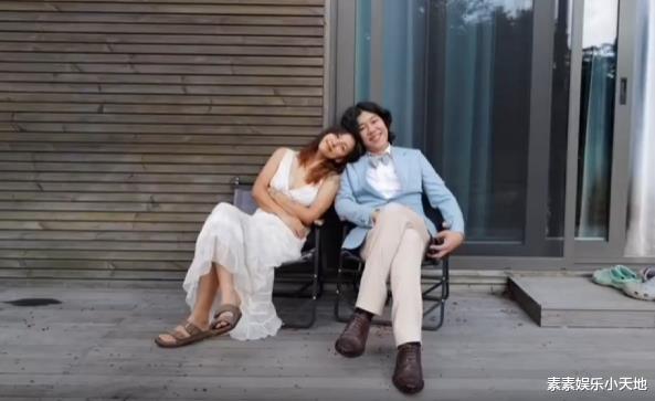 44岁韩星李孝利结婚11周年，和李尚顺甜蜜亲吻，夫妻相互感谢