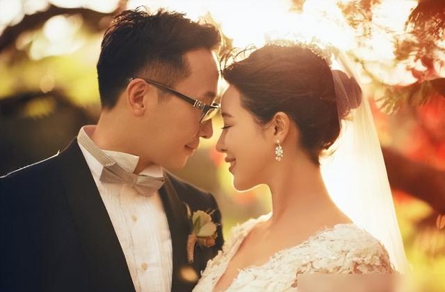 53岁陆川晒儿女正脸照,9岁儿子与3岁女儿酷似妈妈胡蝶,像龙凤胎