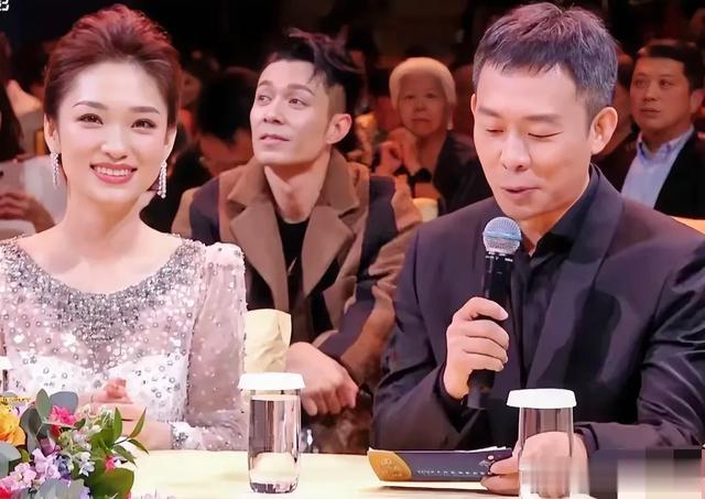 两副面孔？飞天奖意外扯下殷桃“遮羞布”，老搭档张译真的说中了