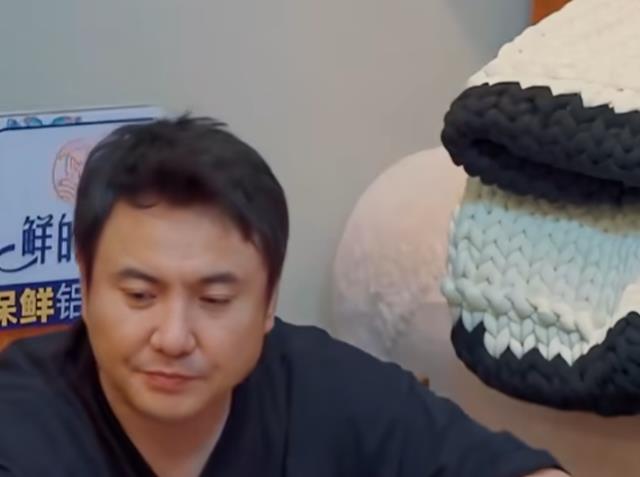 闹大了！陈赫直播回应“黄磊厨艺”引热议，网友评论区炸锅了！