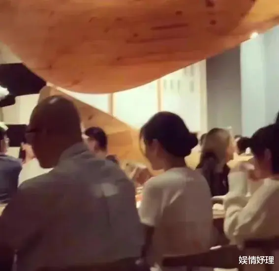 具俊晔高调亮相!大S变身小鸟依人,52岁韩星的3个惊人细节曝光