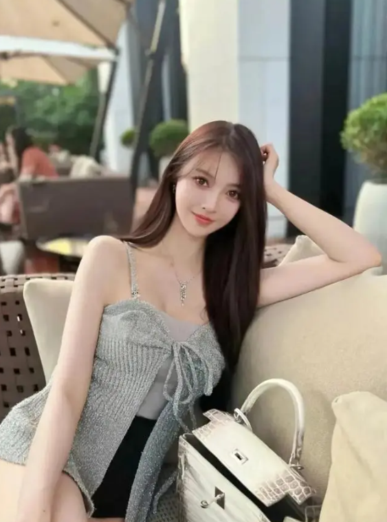 黄晓明估计连夜想分手!叶柯再爆猛料,爸爸和刘德华都招架不住!