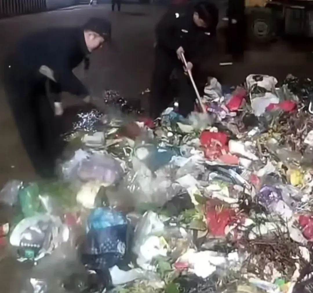 浙江女子随手扔掉爸爸2个保温杯,结果出事了!警察连夜出动