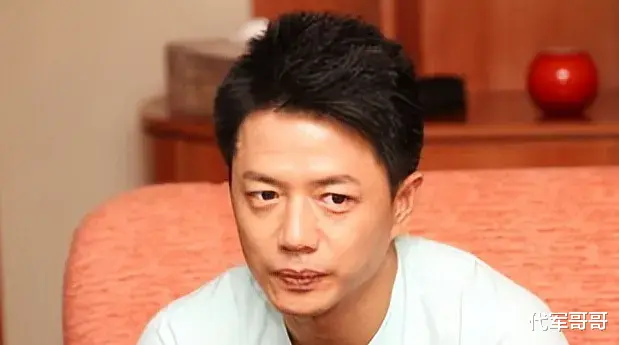 段奕宏：追了9年才娶妻，因妻子怕疼做12年丁克，余生只想宠着她