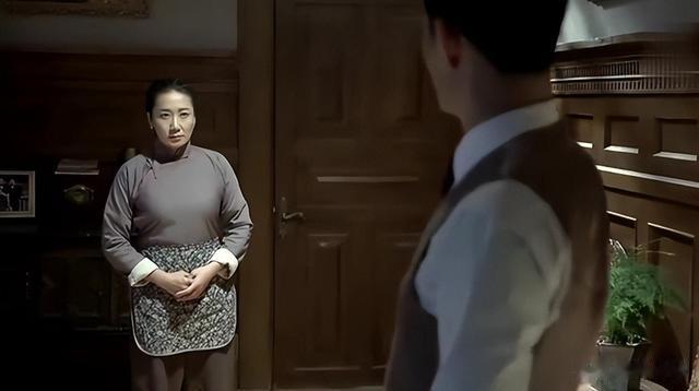 再看《伪装者》:才懂明诚的养母桂姨,为何拼死也要让明家毁灭