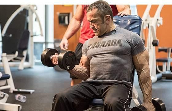 李.拉布拉达：40岁以上的人增肌，全身训练好还是分化训练好？