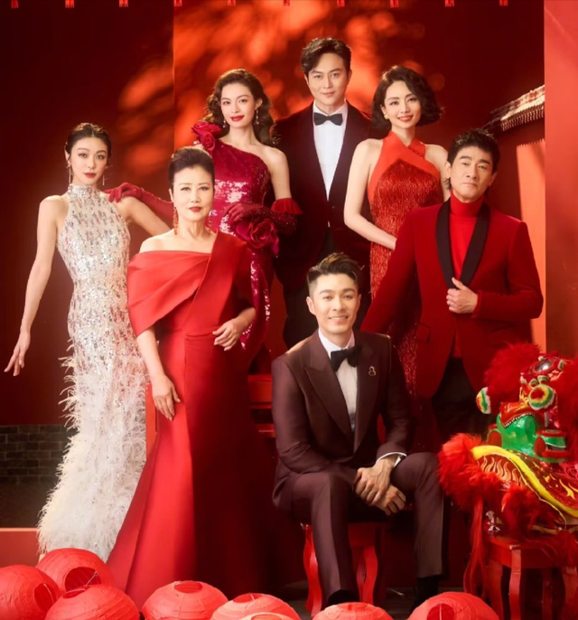 薛凯琪携钟楚曦刘惜君春晚献唱,仅靠一条旗袍,轻轻扭动抢走风头