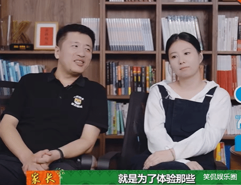 张雪峰与博士妻子首次合体亮相 女儿大名曝光 网友：两人看上像不熟