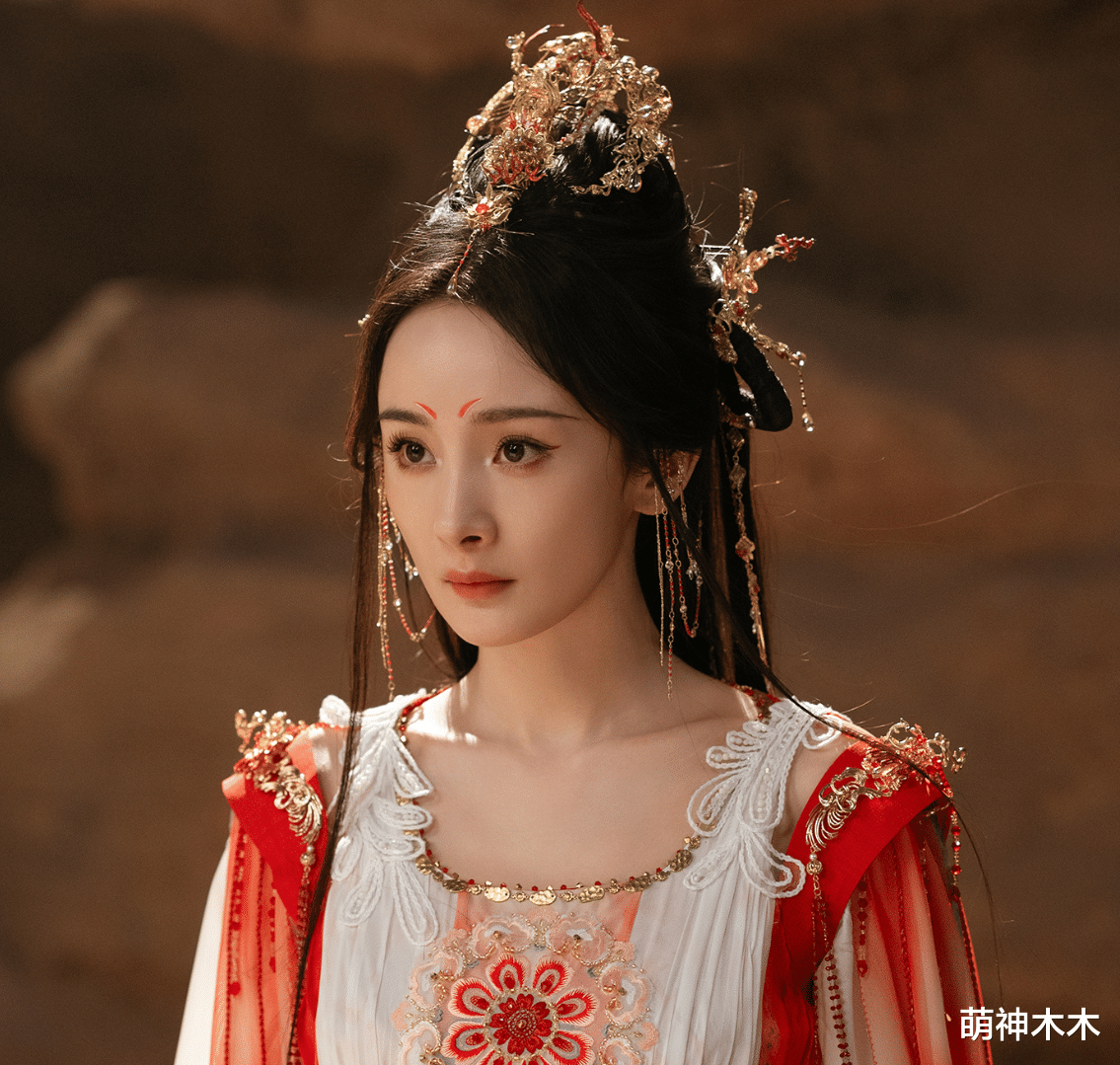 心态崩了?杨幂拒发《狐妖》收官博,被骂太势利,本人近照沧桑