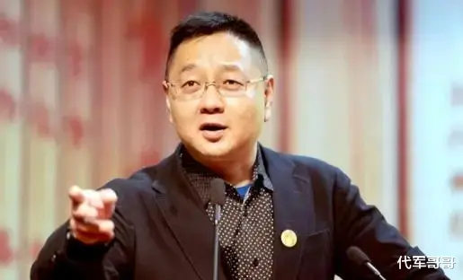 他曾经是央视门面，一句话断送硕士前程，如今在网综“混口饭吃”