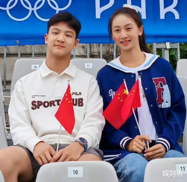 田亮叶一茜带娃巴黎看奥运,女儿森碟成大美女!儿子长相像极父亲