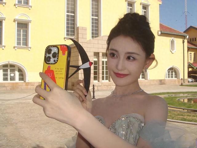 蒋依依的脸蛋有多惹人喜爱