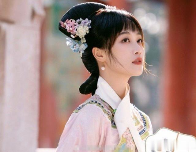 蓝盈莹也做了甘露寺美甲,就像是浣碧当上了二小姐