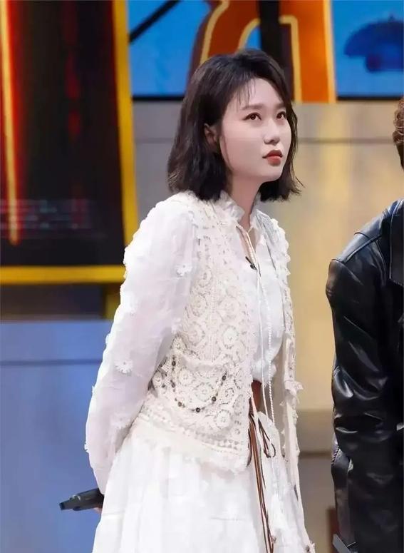 贾玲之后,李雪琴也瘦了三五十斤?照片曝光,摇身一变成了大靓女